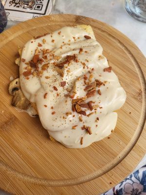 Croque Monsieur feat mushrooms smoked with thyme, yellow wine becahmel, vegan bacon, truffle oil -- the best at Bloomy in Toulouse