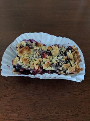 Vegan fruit crisp at Chloe's Cream Puffs in Pitman