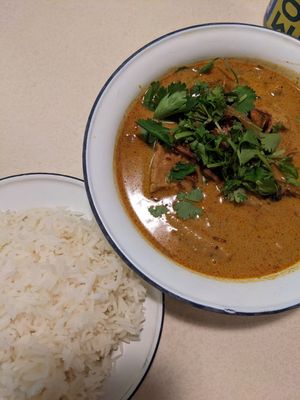 Curry jaune végane  #Veganuary at Pumpui in Montreal