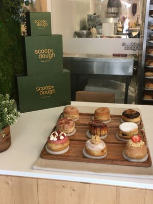 The selection of the day at Scoop 'n Dough in Lisbon