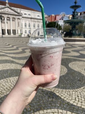 Strawberry milkshake at Scoop 'n Dough in Lisbon
