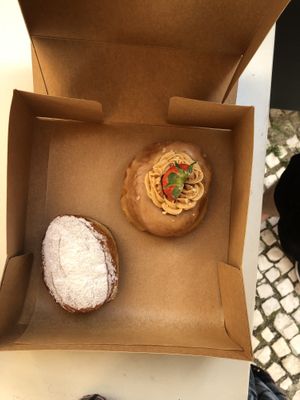 Peanut butter and hezelnut 💚 at Scoop 'n Dough in Lisbon