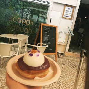 Pannacotta donut  at Scoop 'n Dough in Lisbon