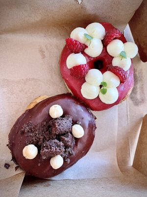 Vegan donuts 🍩  at Scoop 'n Dough in Lisbon