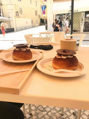 Tiramisu donuts at Scoop 'n Dough in Lisbon