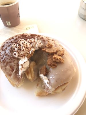 Dissection of the banoffee pie doughnut  at Scoop 'n Dough in Lisbon