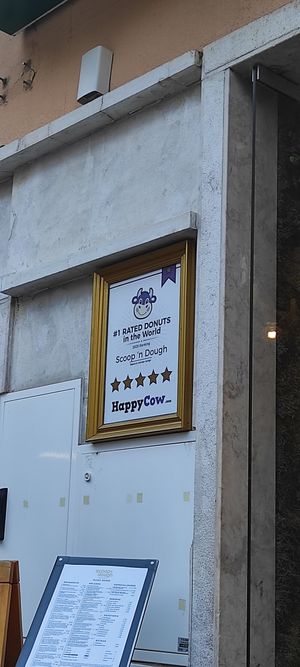 Happy cow at Scoop 'n Dough in Lisbon
