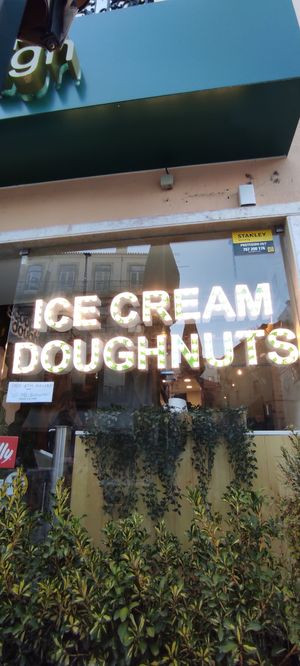 Cristal at Scoop 'n Dough in Lisbon