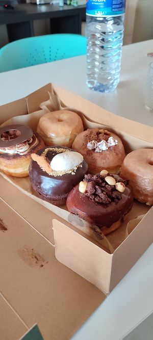 Classic, tiramisu, bannoffee pie, chocolate tart and chocolate hazelnuts at Scoop 'n Dough in Lisbon