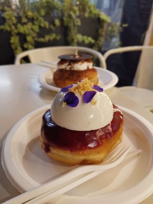 Fancy doughnut. This one costs €6,5, which is really expensive, but once in a while you should try it. at Scoop 'n Dough in Lisbon