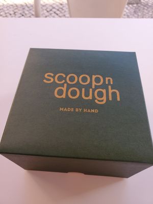 Cute boxes at Scoop 'n Dough in Lisbon
