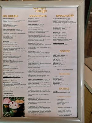 Gelato flavours, milkshakes, coffee, drinks at Scoop 'n Dough in Lisbon