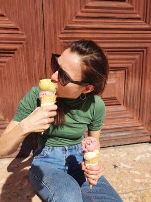 Hibicus-passionfruit & pistacchio; cookie dough&brownie & hibiscus-passionfruit at Scoop 'n Dough in Lisbon