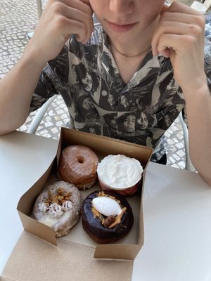 Glazed, pavlova, banoffie pie, dark chocolate  at Scoop 'n Dough in Lisbon