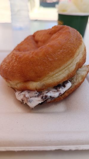 Ice cream sandwich at Scoop 'n Dough in Lisbon