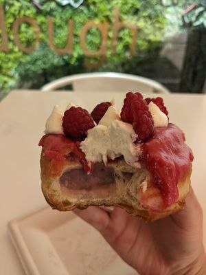 Raspberry and vanilla at Scoop 'n Dough in Lisbon