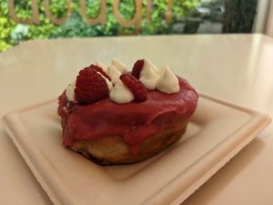 Raspberry and vanilla at Scoop 'n Dough in Lisbon