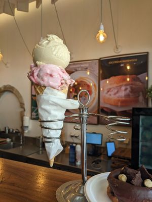Raspberry cheesecake and salted caramel ice cream at Scoop 'n Dough in Lisbon