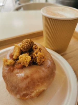 Apple crumble donut at Scoop 'n Dough in Lisbon