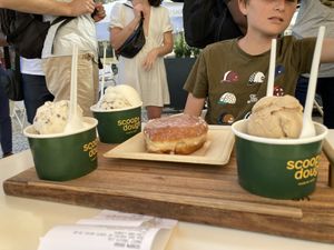 Smullen van de heerlijke smaken!   at Scoop 'n Dough in Lisbon