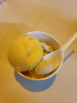 Orange sorbet & salted caramel at Scoop 'n Dough in Lisbon