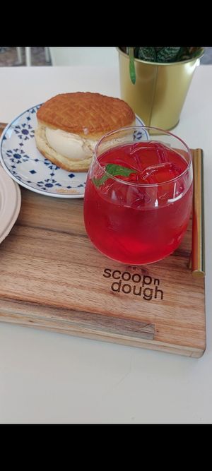  at Scoop 'n Dough in Lisbon