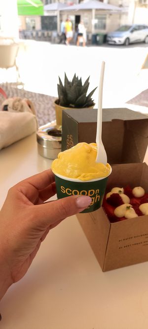 I encourage you to try the ice cream, this one is mango and it feels so creamy and tropical at the same time at Scoop 'n Dough in Lisbon