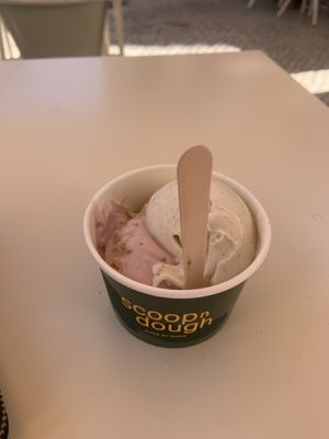 Vanilla and raspberry   at Scoop 'n Dough in Lisbon