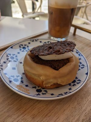 Vegan donut at Scoop 'n Dough in Lisbon