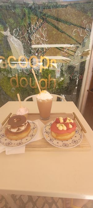  at Scoop 'n Dough in Lisbon