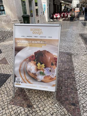 Cartel  at Scoop 'n Dough in Lisbon