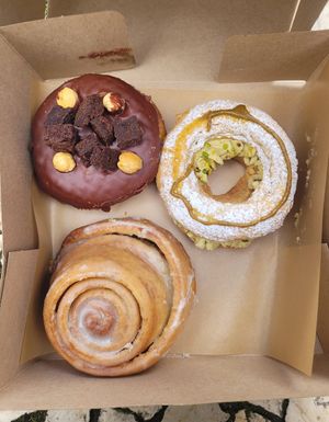 Chocolate Hazelnut; Pistachio; Cinnamon at Scoop 'n Dough in Lisbon