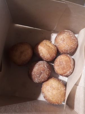 special christmas donut holes at Scoop 'n Dough in Lisbon
