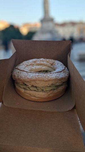 Pistachio Donu (6,1€) at Scoop 'n Dough in Lisbon