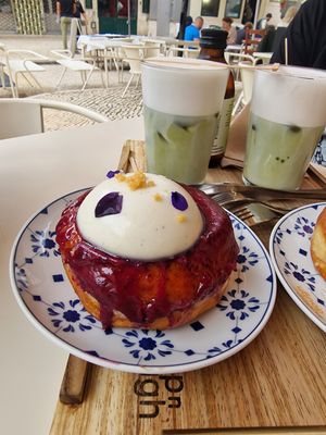 Blueberry donut with panacota at Scoop 'n Dough in Lisbon