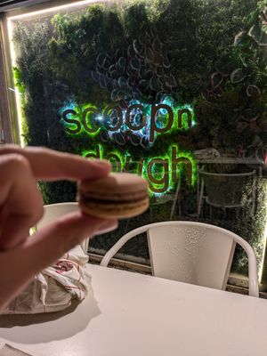 Macaron at Scoop 'n Dough in Lisbon