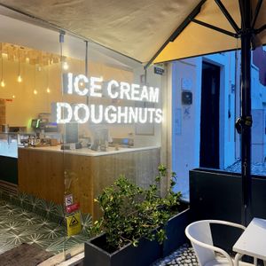 Outside  #Veganuary at Scoop 'n Dough in Lisbon