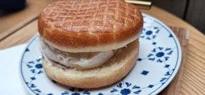 Burger ice cream at Scoop 'n Dough in Lisbon