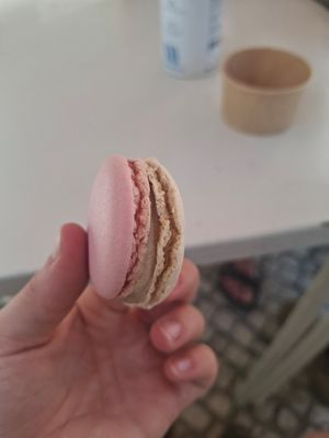 Strawberry and vanilla at Scoop 'n Dough in Lisbon