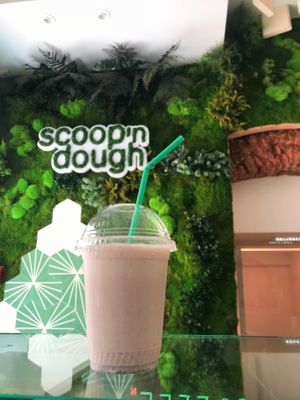 Vegan ice cream mylkshake at Scoop 'n Dough in Lisbon