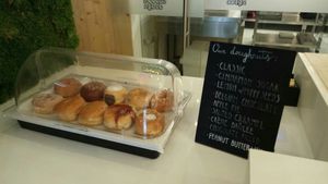 Variedad de Donuts at Scoop 'n Dough in Lisbon