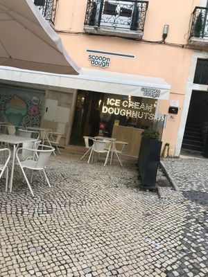 The entrance  at Scoop 'n Dough in Lisbon