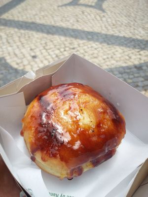 Crême brulée doughnut at Scoop 'n Dough in Lisbon