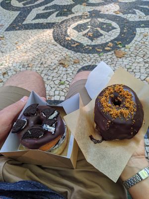 Cookies & Cream x Belgian Chocolate at Scoop 'n Dough in Lisbon
