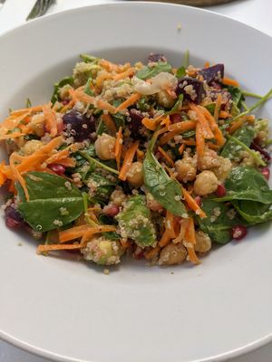 Chickpea salad at Healthylicious in Mykonos
