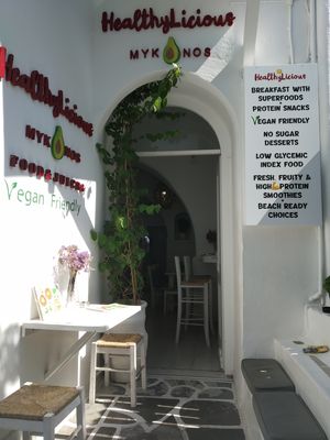 Super foods low glycemic index food fresh salads gluten free bread at Healthylicious in Mykonos