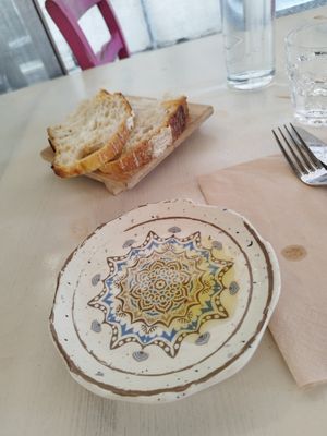 Bread and fresh olive oil at Rosemary in Rome