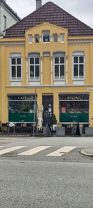  at Lovetann Kaffebar in Bergen