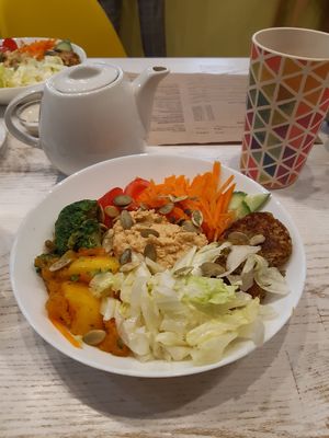 Буда-боул at Yellow SLON in Minsk