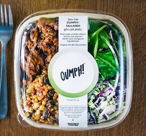 Vegan salad with Oumph protein at Wayne's Coffee in Uppsala